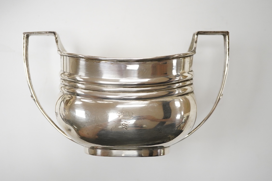 A late 19th/early 20th century matched silver three piece tea set, by W & G Sissons, London, 1898 and The Barnards, London, 1903, gross weight 33oz.